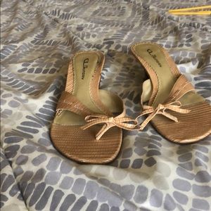 4/$25🌟🌟Nude Kitten heels